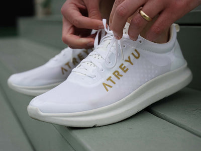 Atreyu Base Model - Lightweight running shoes tied white